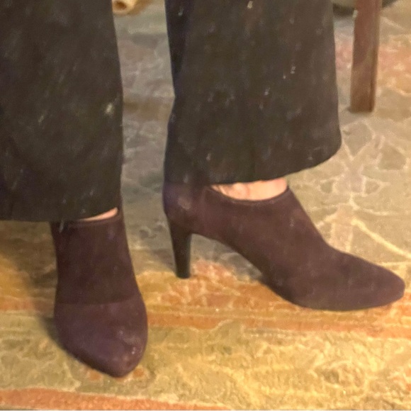 Ecco Booties Women Size 10 (41) Purple Suede Pull On Pointed Toe 3” Black Heel - Picture 12 of 12